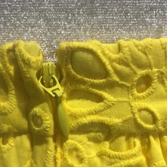 Lilly Pulitzer Leah skirt Resort Yellow oversized pinwheel eyelet Sz 2 New with - Picture 6 of 10